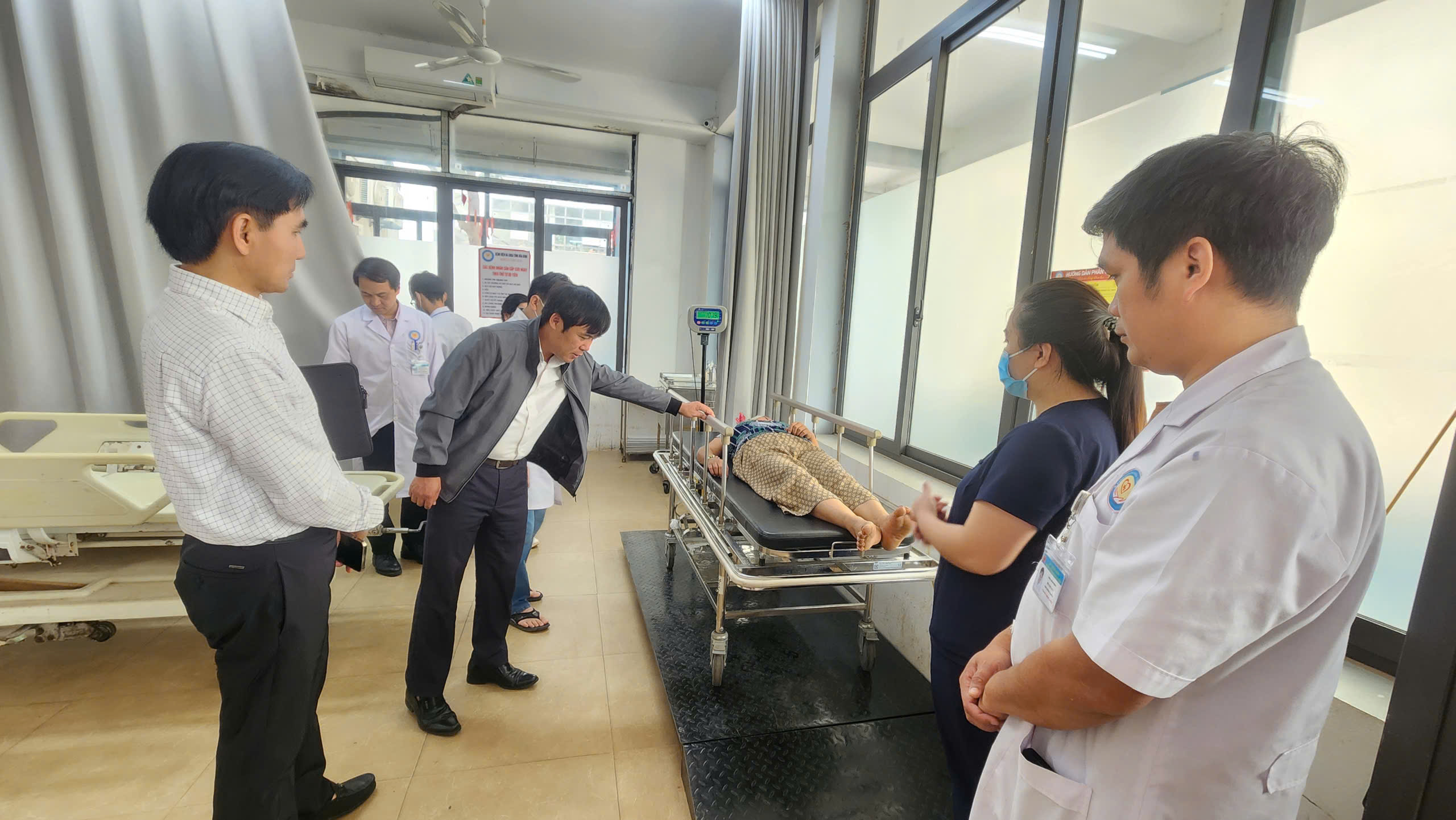  Sở Khoa học và Công nghệ khảo sát sáng kiến thiết kế cân sàn điện tử cải tiến phục vụ bệnh nhân nặng tại Bệnh viện Đa khoa Hòa Bình