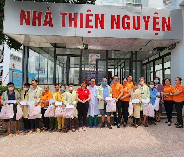  Tháng nhân đạo, nhiều quà tặng tiếp sức cho bệnh nhân khó khăn tại Bệnh viện Đa khoa tỉnh Hoà Bình