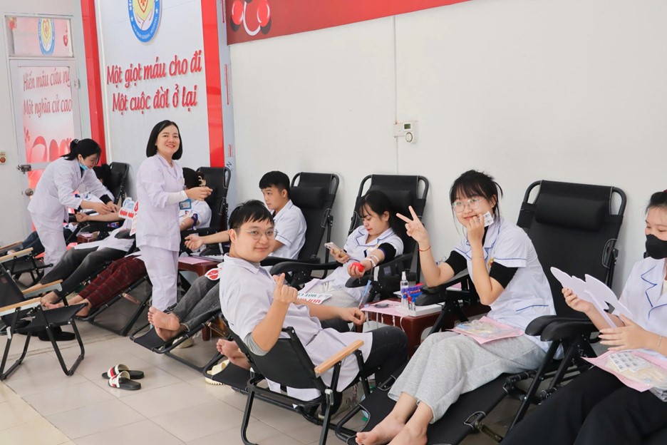  Bệnh viện Đa khoa Hòa Bình tiếp tục tiếp nhận hiến máu tình nguyện hàng ngày