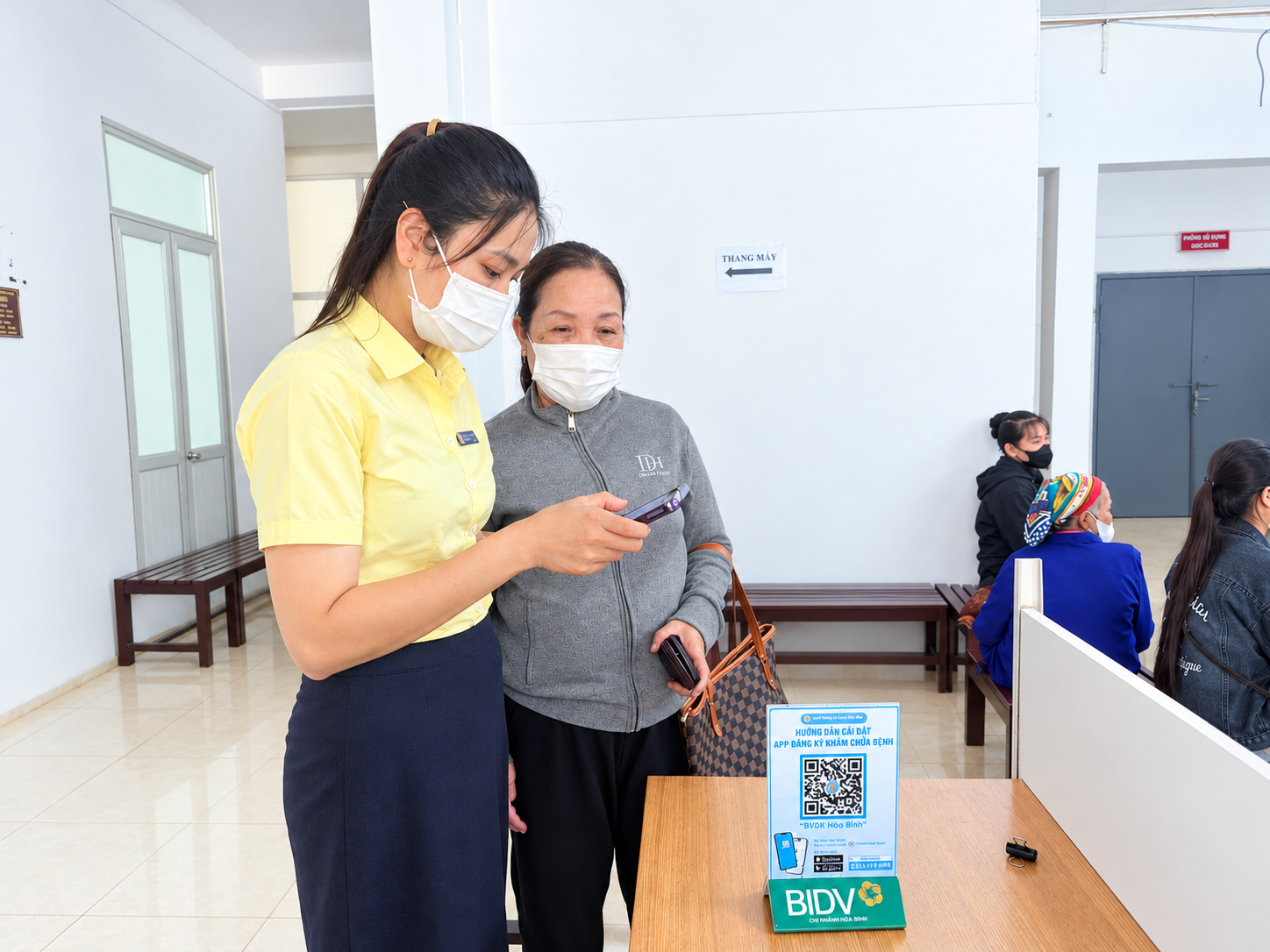  Bệnh viện Đa khoa Hòa Bình hưởng ứng ngày Chuyển đổi số quốc gia 10/10 - Đổi mới để phục vụ người bệnh tốt hơn